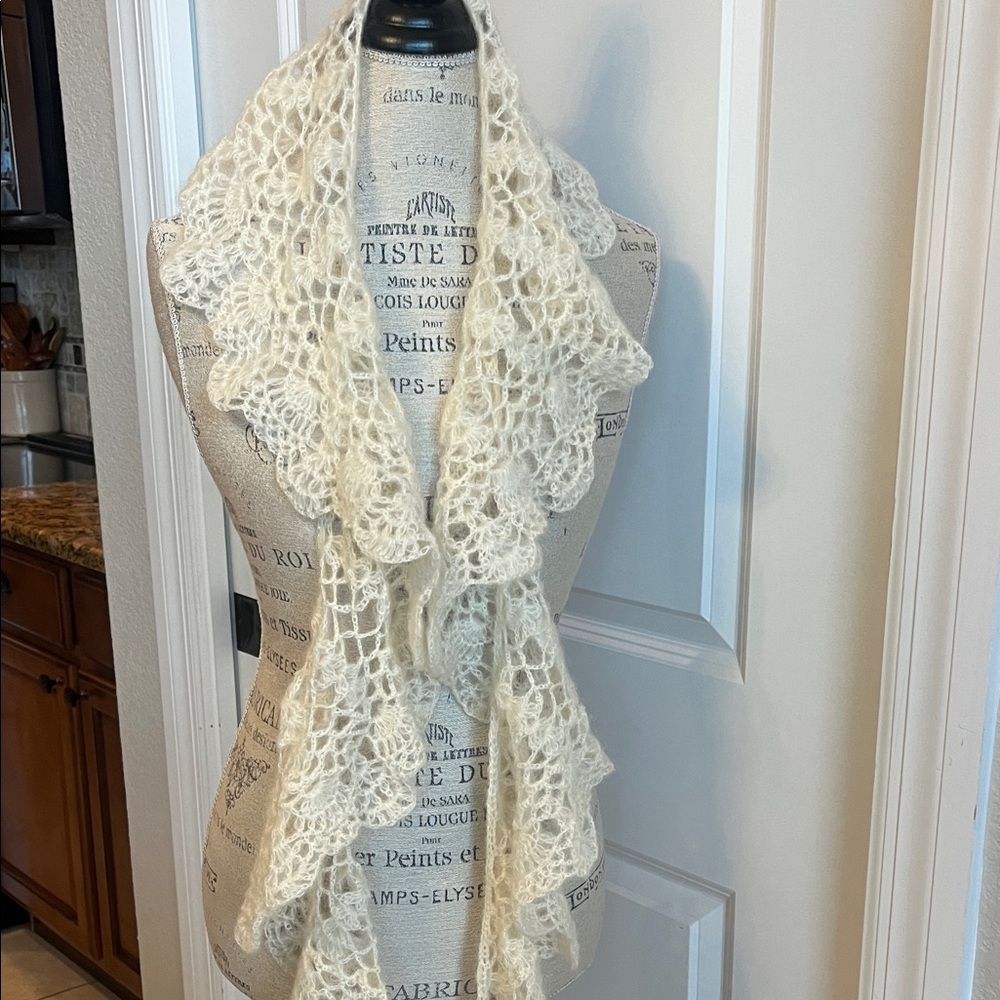 NWOT Ralph Lauren Cream colored mohair ruffled long 92 inch Scarf.